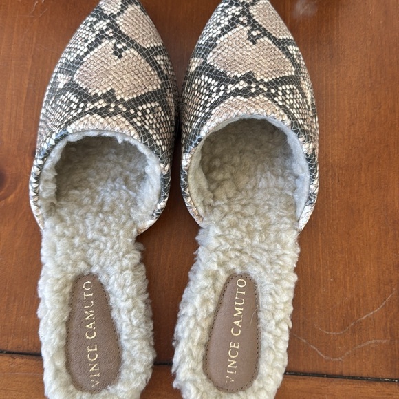 NWOT Vince Camuto- Vimtenda Python Print Faux Fur Mules - Picture 2 of 4